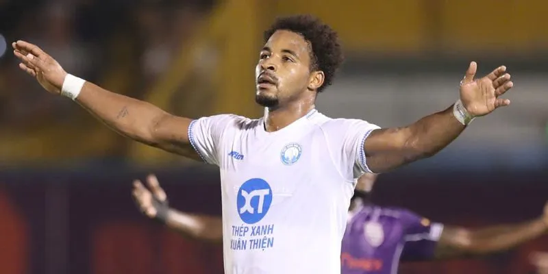 Xuân Son bùng nổ giúp Nam Định và ĐT Việt Nam thống trị khu vực 5 Xuân Son đang thể hiện phong độ hủy diệt